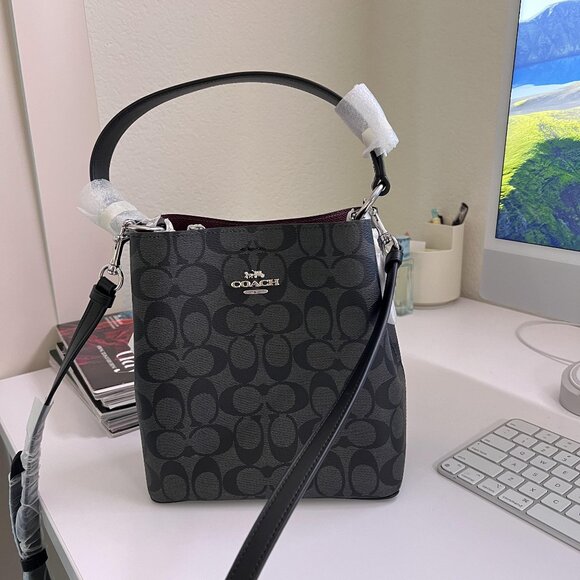 Small Town Bucket Bag In Signature Canvas coach 2312 - Picture 2 of 8